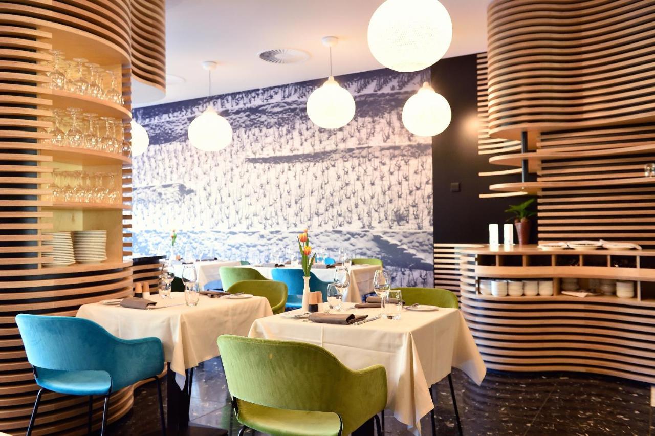 Hotel Vatel 4* Superior Martigny Екстер'єр фото